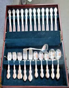 82 PIECE SERVICE FOR 12 WM. ROGERS CAMELOT FLATWAREUSED EXCELLENT - Picture 1 of 6