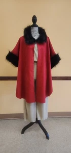 Bordo in pelliccia sintetica taglia libera rosso mantello - Foto 1 di 2