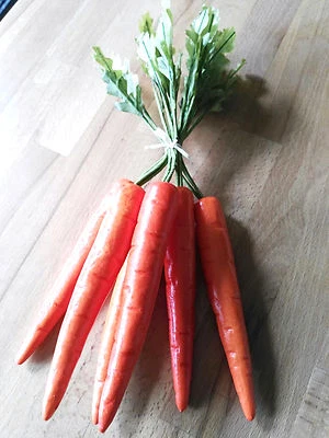 6 x Große Möhren Karotten Deko Attrappen Dekoration Kunstobst Gemüse Kunstgemüse - Bild 1 von 4