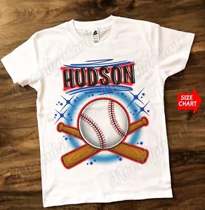T-shirt giocatore baseball palla e mazze con nome personalizzato - Foto 1 di 2