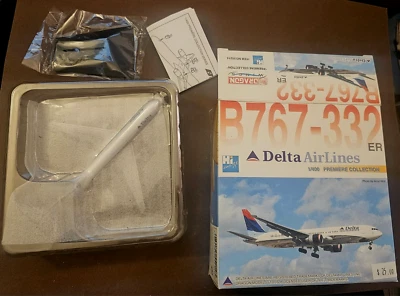1:400 Scale Dragon Wings 55214 Delta Air Lines Boeing B767-332 Aircraft N189DN - Image 1 of 4