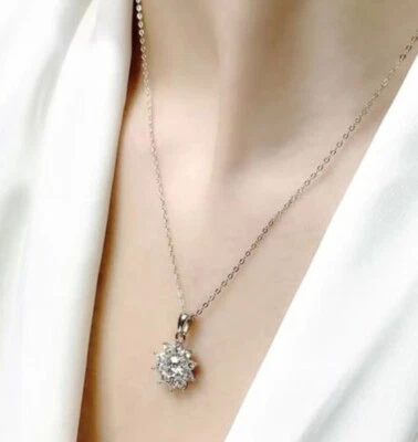 Collar colgante enchapado en oro de 18 quilates de plata de ley 925 de moissanita de 1 quilate Foto 1 de 3