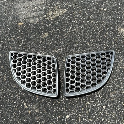 Par de inserciones de parrilla Pontiac Grand Prix GTP 2004-2008 edición especial Foto 1 de 4