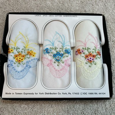 Lote de 3 pañuelos vintage 1986 blanco algodón bordado florales damas NOS Foto 1 de 4