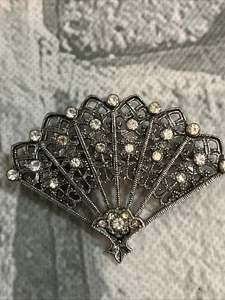 Spilla vintage Avon 1995 tono argento finta marcasite stile ventaglio - Foto 1 di 2