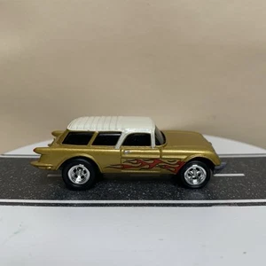 Johnny Lightning Thunder Wagons 1954 Corvette Nomad Concept Gold w/ Flames NM - Picture 1 of 12