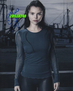 ELINE POWELL SIGNED 8x10 Photo Siren Game Of Thrones Ryn King Arthur Alex Rider - Picture 1 of 2