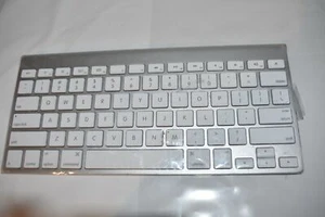 ^^ Apple Drahtlose Tastatur Modell A1314 - Neu (FQ83) - Bild 1 von 2