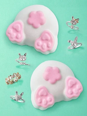 Badebombe Hase Bunny mit Ring von Charmed Aroma, Badekugel mit Schmuck - Bild 1 von 2