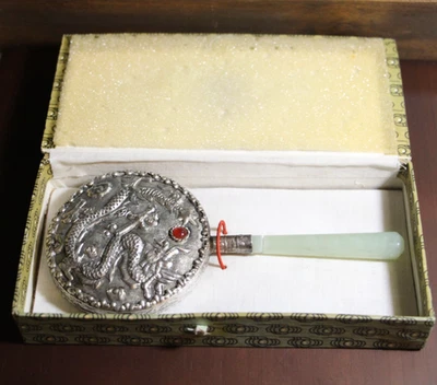 Espejo de mano antiguo chino de jade tallado en plata Foto 1 de 2