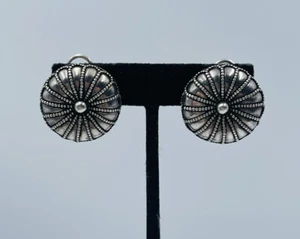 John Hardy Vintage Sterling Silver Unusual Flower Pattern Clip Earrings - Picture 1 of 8