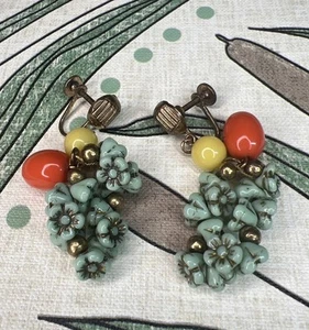 Vtg 1930s Miriam Haskell Inspired Tutti Frutty Daisy Bunch Screw Back Earrings - Picture 1 of 10