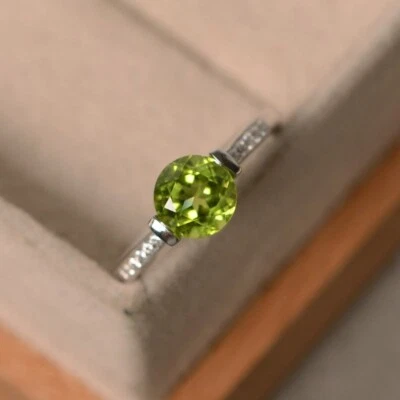 1.20 Crt Round Cut Peridot Diamond Enagagement Ring 14K White Gold size 7 - Image 1 of 4