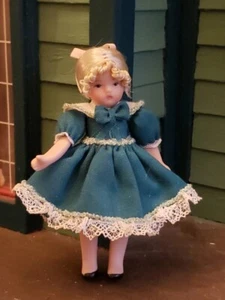 Casa de muñecas muñeca miniatura niño 1:12 porcelana - Imagen 1 de 6