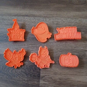 6 Stück Orange Halloween Ausstechformen Eule Geist Kürbis Teufel Schloss - Bild 1 von 2