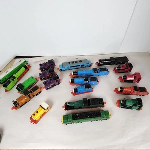 Lotto di 19 treni pressofusi Ertl Thomas The Tank Engine Ertl anni '80 '90 vintage - Foto 1 di 1