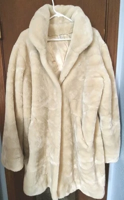 Jaqueta feminina vintage pele sintética marfim tamanho 12 Lg forro de cetim linda pesada quente em excelente estado usado - Imagem 1 de 4