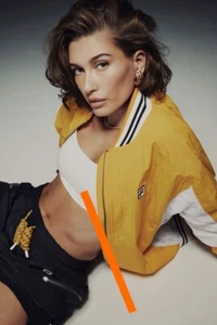 Photo taille au choix HAILEY BALDWIN BIEBER (182) - Photo 1/1