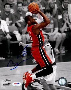 DWYANE WADE PSA/DNA SIGNED 8X10 PHOTOGRAPH MIAMI HEAT MINT AUTOGRAPHED HOF - Picture 1 of 2