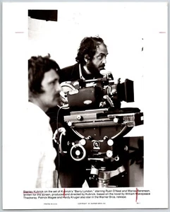 Vintage Press Photo - Stanley Kubrick on set of Barry Lyndon - Picture 1 of 2