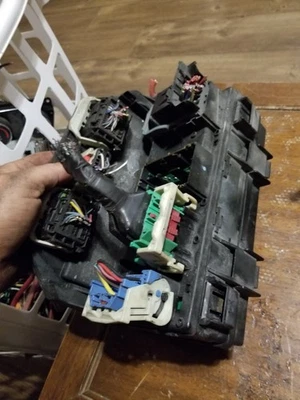 Dodge Grand Caravan Journey Town & Country TIPM 2010 fabricante de equipos originales caja de fusibles 04692305AG Foto 1 de 4