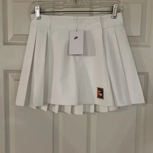 Nike x Yoon Ahn Tennis Plissee Minirock weiß bestickt FZ0278-100 Damen S - Bild 1 von 5