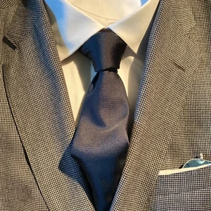 Nuova cravatta BOSS by Hugo Boss slim in seta grigio antracite - Made in Italy - Foto 1 di 9