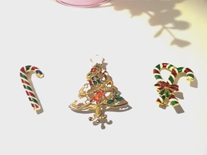 Christmas Pins 3 Piece Vintage Lot - Picture 1 of 6