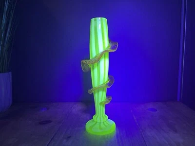 ANTIQUE URANIUM GLASS OPALESCENT PIN STRIPED AMBER RIGAREE BUD VASE HARRACH WELZ - image 1 of 4