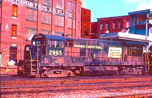 DUPLICATE SLIDE PENN CENTRAL U-33B #2965 ROCHESTER, NY MARCH 23, 1975 - Picture 1 of 1