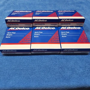 NEW GENUINE GM ACDelco Spark Plugs CR45TS Set Of 8 - Picture 1 of 1