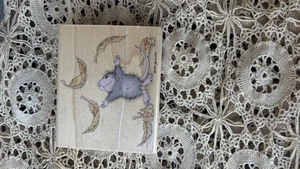 Nuevo álbum de recortes de sello de goma House Mouse volteando una hoja nueva - Imagen 1 de 4