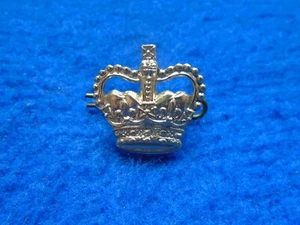 ERII BRITISH ARMY ANODISED STAYBRITE GOLD OFFICERS RANK CROWN BADGE - Picture 1 of 2