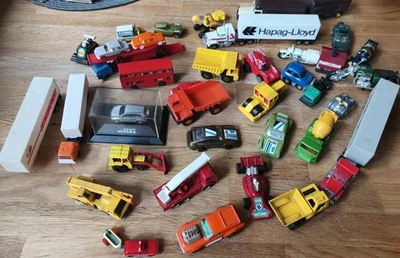 KONVOLUT 35 AUTOS LKWS MATCHBOX SIKU CORGI JUNIORS RIETZE VEB, YATMING ETC. - Bild 1 von 4