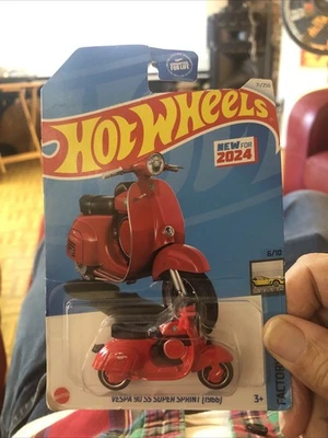 Vespa 90 SS Super Sprint 1966 Hot Wheels Factory Fresh 6/10 Red 2024-071 New  - Image 1 of 3