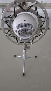 Logitech Blue Snowball USB Mic + pop shield + stand (UK based, new unboxed) - Picture 1 of 4
