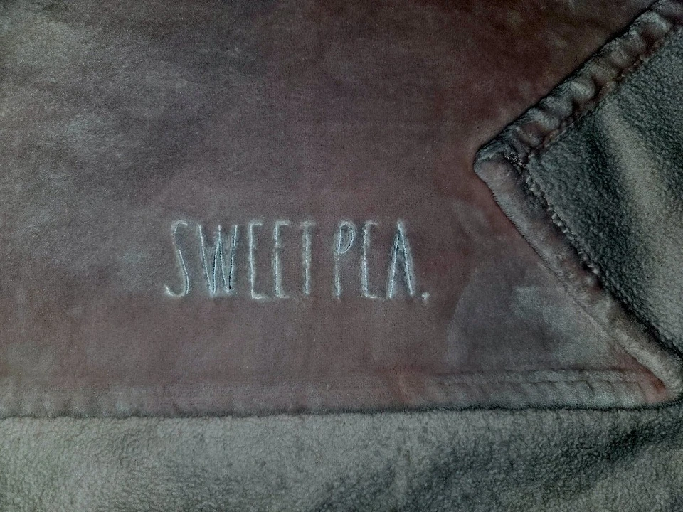 Manta de bebé Rae Dunn rosa dulce guisante Minky felpa suave Foto 1 de 4