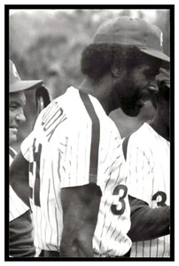Garry Maddox (1982) Philadelphia Phillies Vintage Baseball Postcard PCPH - Picture 1 of 2