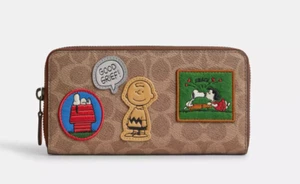 COACH x PEANUTS 2025 Accordion Wallet Signature Canvas Patch CBS93 NEW Snoopy - Picture 1 of 2