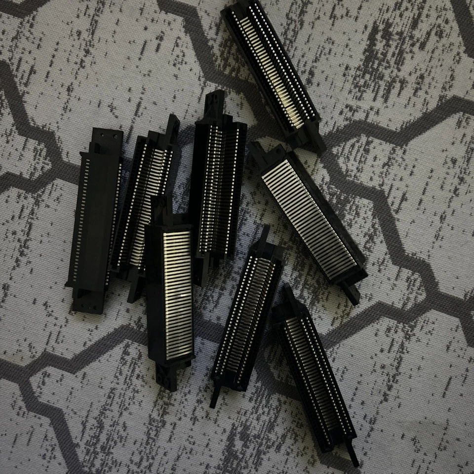 Original OEM Nintendo NES 72 Pin Connector Replacement For Parts - Image 1 of 1