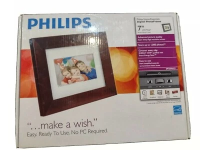 Phillips Home Essentials Digital Photo Frame 7" LCD Panel Wood Frame SPF3470/G7 - Image 1 of 4