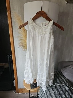 RIVER ISLAND FLORAL PARTY DRESS AGE 8 YEARS COST £30 BEAUTIFUL FOR WEDDING  - Image 1 of 4