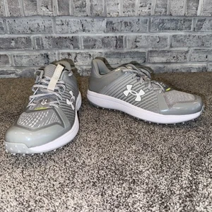 Scarpe da baseball Under Armour da uomo Yard Turf tacchetti da uomo taglia 12 grigie NUOVE - Foto 1 di 8