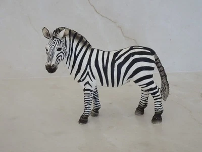 (61 OF 77) SCHLEICH 14392 ZEBRA FEMALE - RETIRED 2008 - 2018 - image 1 of 3