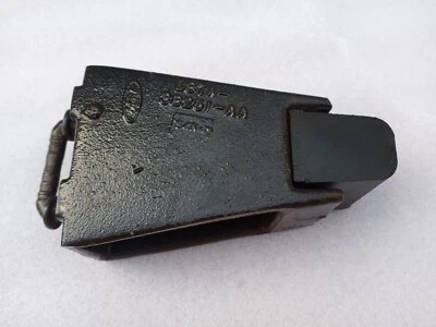 Soporte de montaje de parachoques de eje delantero derecho o derecho 88-97 Ford F-450 Super Duty OEM Foto 1 de 4