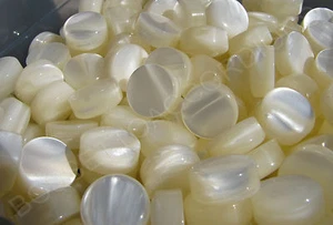 Accordion Buttons Pearl White 13.8 x 6.5 (mm) - Picture 1 of 4