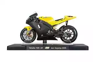 VALENTINO ROSSI Yamaha YZR-M1 2006 MotoGP Bike - Collectable Model - 1:18 Scale - Picture 1 of 1