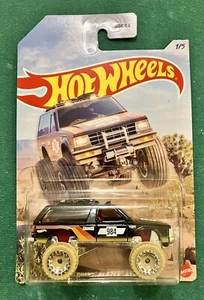 Hot Wheels Chevy Blazer 4x4 Offroad schwarz & chrom mit rotem Innenraum - Bild 1 von 3