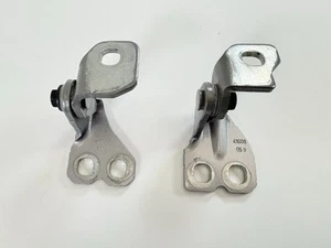 2017 - 2023 JEEP COMPASS REAR RIGHT SIDE DOOR HINGE LOWER & UPPER OEM RED - Picture 1 of 8