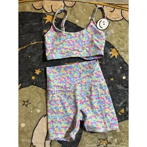 Conjunto de ropa deportiva Smile Club - Sujetador deportivo y pantalones cortos de motociclista - Estampado de corazones de caramelo - Imagen 1 de 4